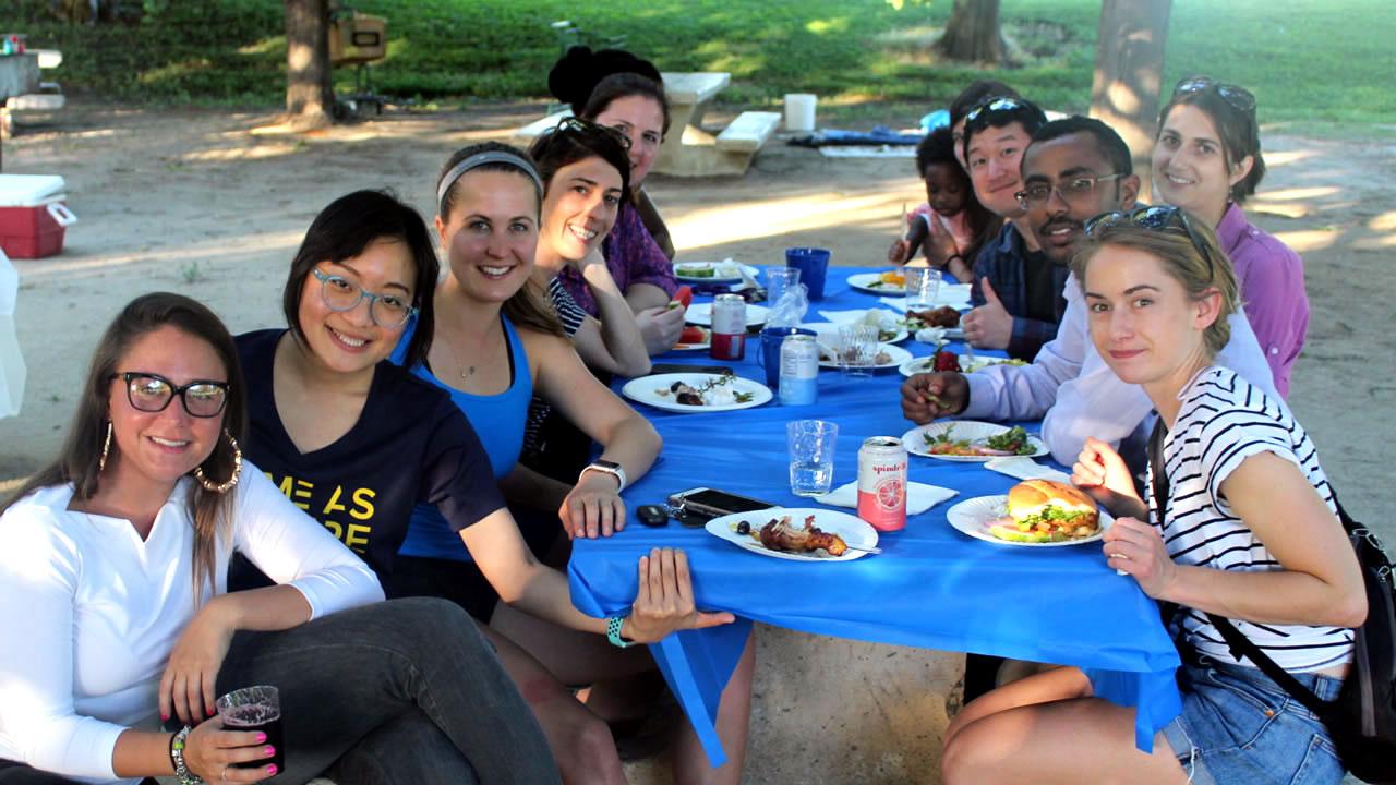 GGNB students and faculty at spring picnic